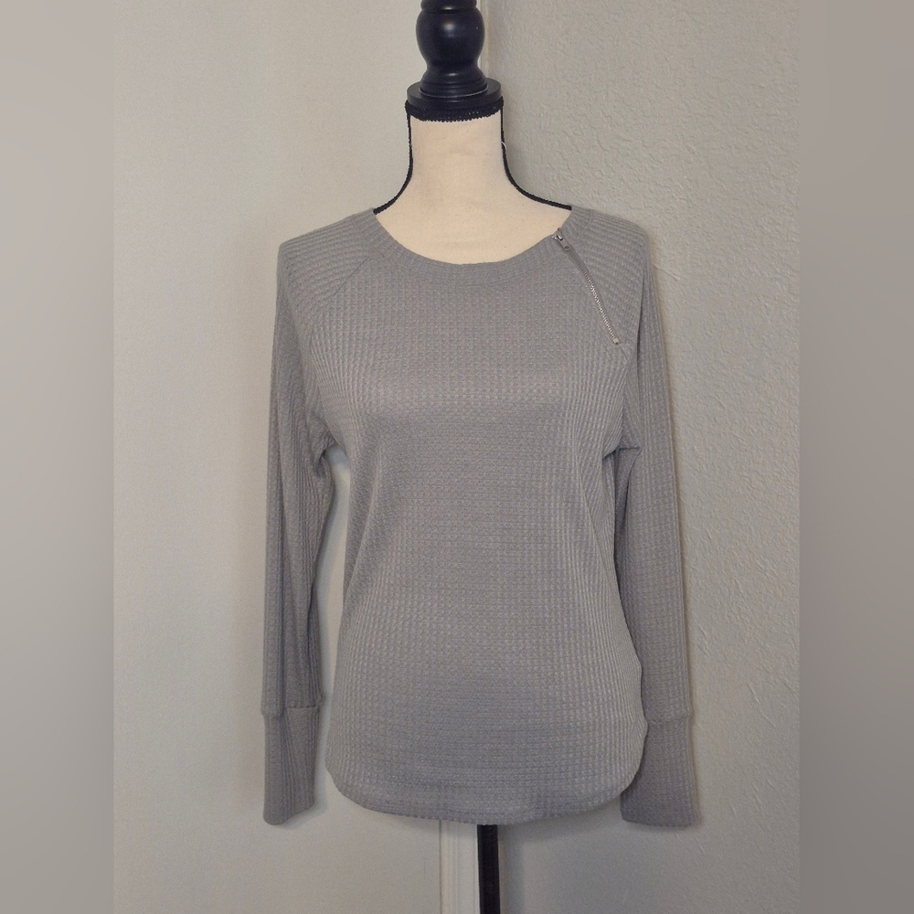 Women's Gray Long Sleeve Top